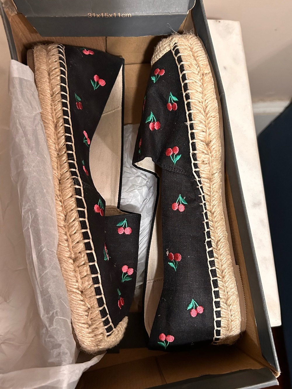 Ann Taylor cherry print espadrilles, size 8 1/2, new in box - Picture 7 of 14